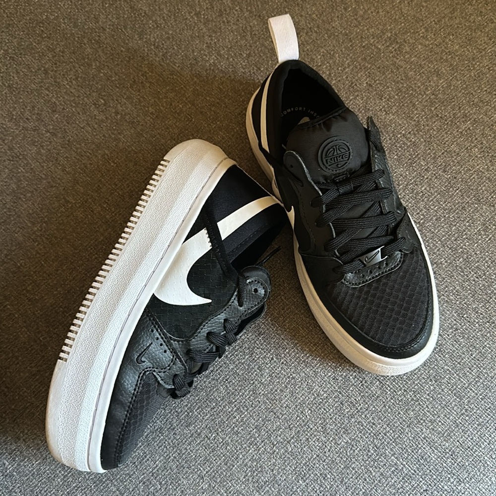 WOMEN'S NIKE COURT VISION ALTA SNEAKERS